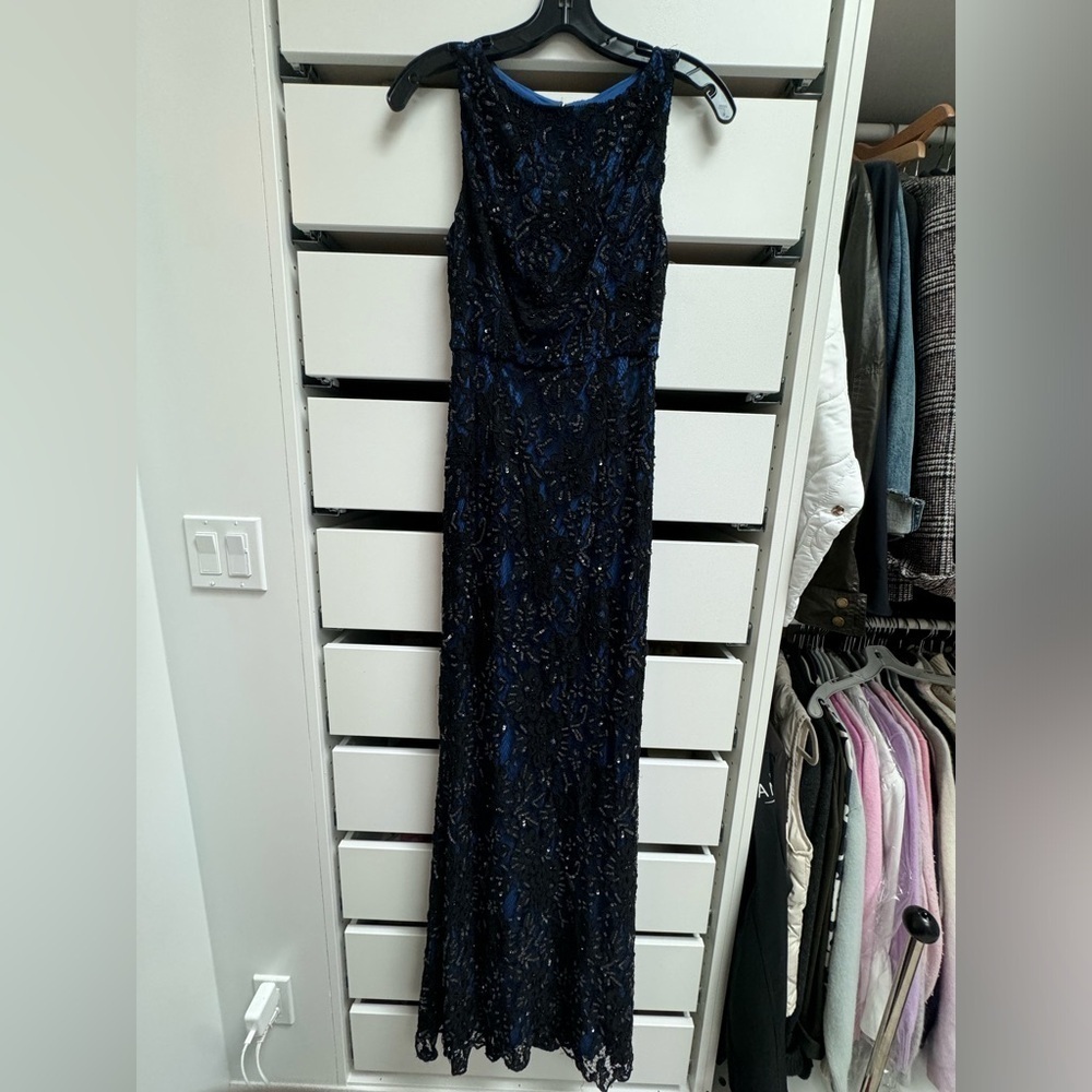 ALICE + OLIVIA NWT Beaded Sachi Open Back Ballgown Blue Black Lace Size 0 - Picture 5 of 13